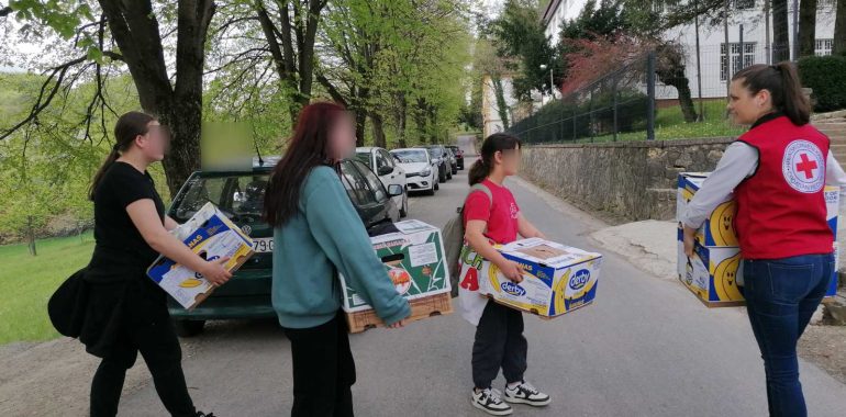 Odjeća i obuća za najmlađe štićenike Centra za pružanje usluga u zajednici Ivanec