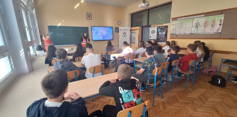 Radionice za učenike OŠ Radovan na temu društvenih mreža i mentalnog zdravlja te nasilja u mladenačkim vezama