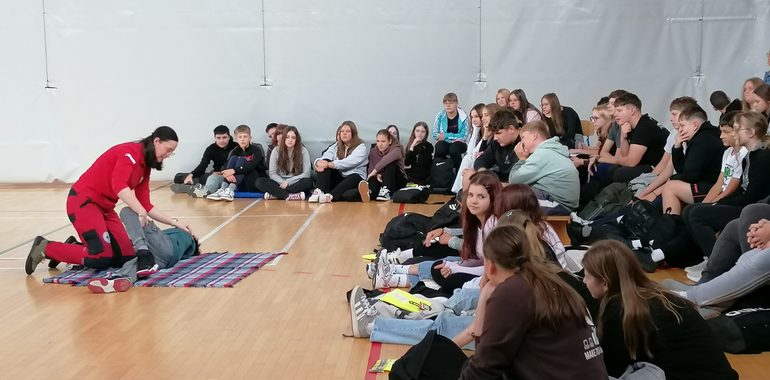 Edukacije za učenike SŠ Ivanec i OŠ Ivanec u sklopu projekta “I na e-romobilu sigurni u prometu”